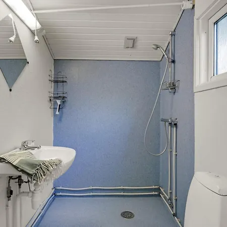 4 Person In * Hampen